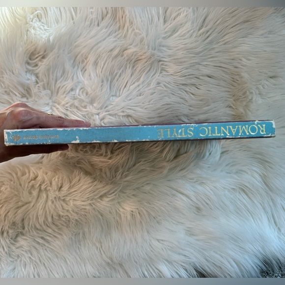 RARE Vintage Victoria’s Secret ‘90s Romantic Style Home Decor Hardcover Book - Picture 10 of 11